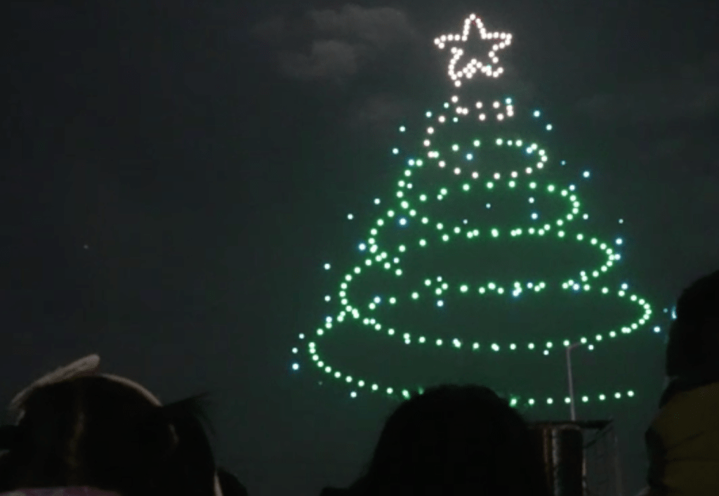 ドローンショー クリスマスツリー
